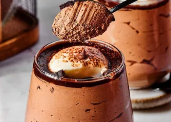 Mousse de café com natas
