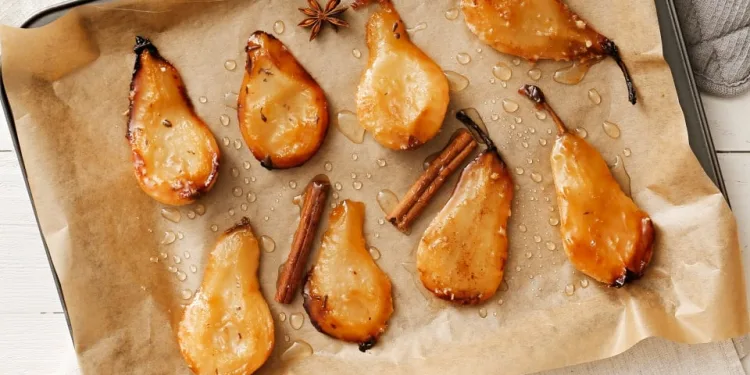 Peras assadas com mel e canela