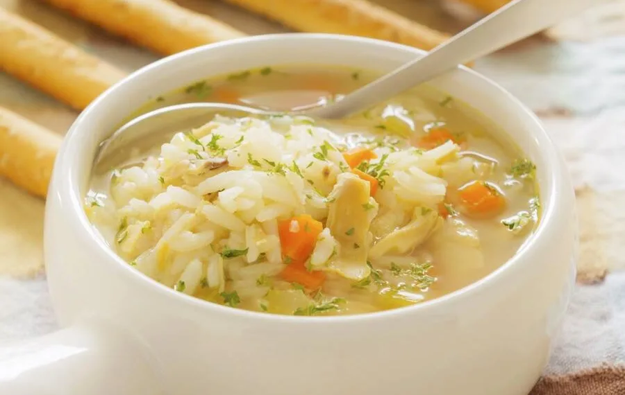 Canja de arroz à moda antiga