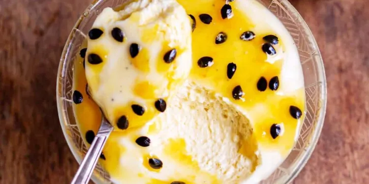 Mousse de maracujá com iogurte grego