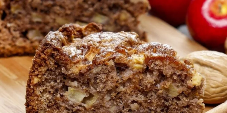 Bolo de maçã com canela e nozes