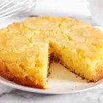 Bolo de ananás e canela húmido e fofinho