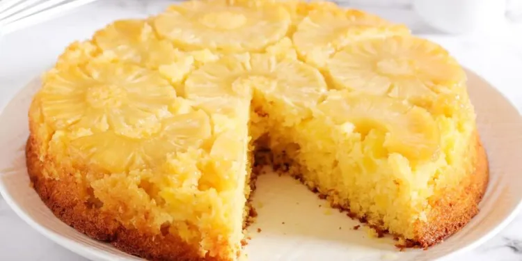 Bolo de ananás e canela húmido e fofinho