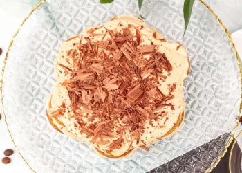 Bolo de bolacha com doce de leite