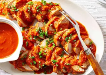 Lombo de porco assado no forno com tomate