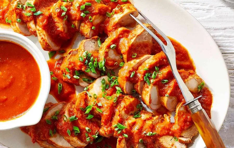 Lombo de porco assado no forno com tomate