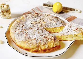 Bolo de limão e amêndoa