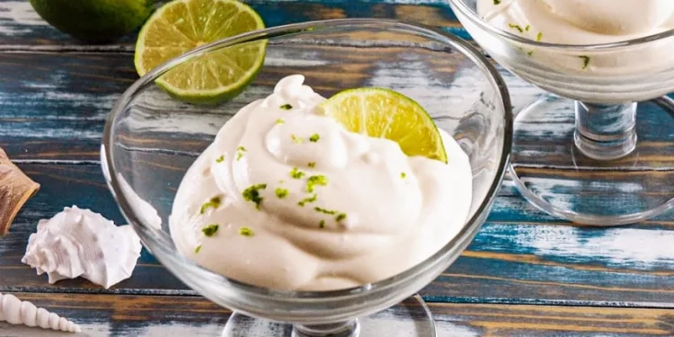 Mousse de lima com iogurte grego