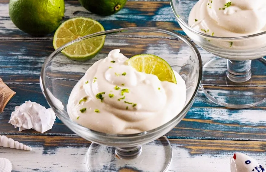 Mousse de lima com iogurte grego