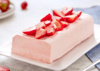 Semifrio de morango simples e fácil