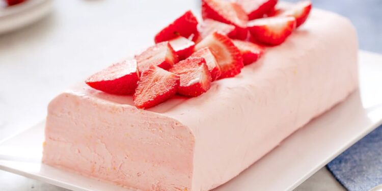 Semifrio de morango simples e fácil