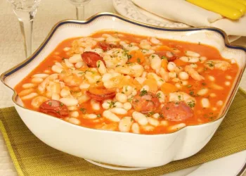 Feijoada de camarão simples e deliciosa