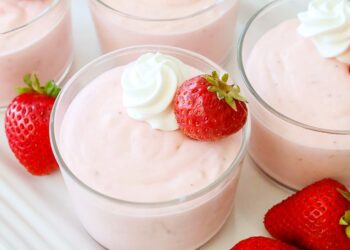 Mousse de morango com iogurte