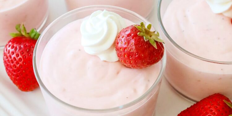 Mousse de morango com iogurte