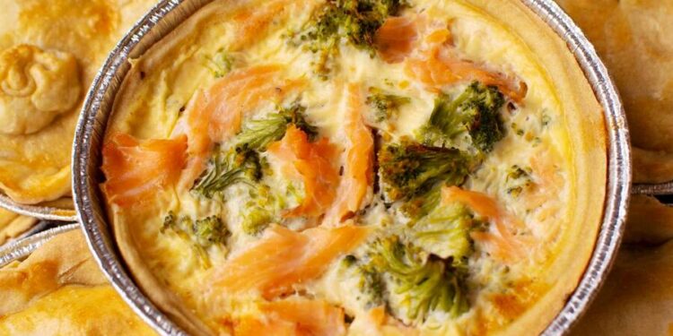 Quiche de salmão e brócolos