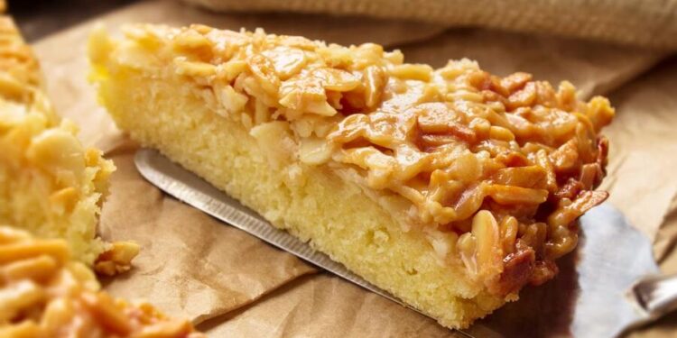 Tarte de amêndoa e natas simples e fácil