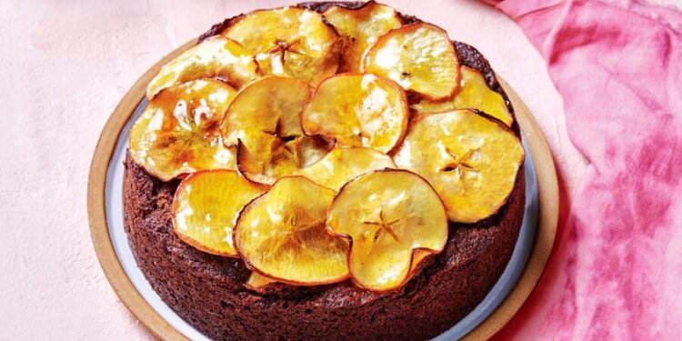Bolo de maçã e chocolate fácil e delicioso