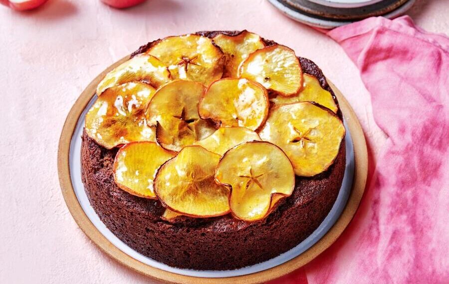 Bolo de maçã e chocolate fácil e delicioso