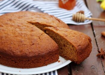 Bolo de azeite, mel e canela à portuguesa