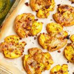 Batatas assadas a murro no microondas