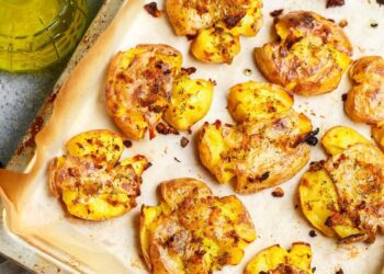 Batatas assadas a murro no microondas