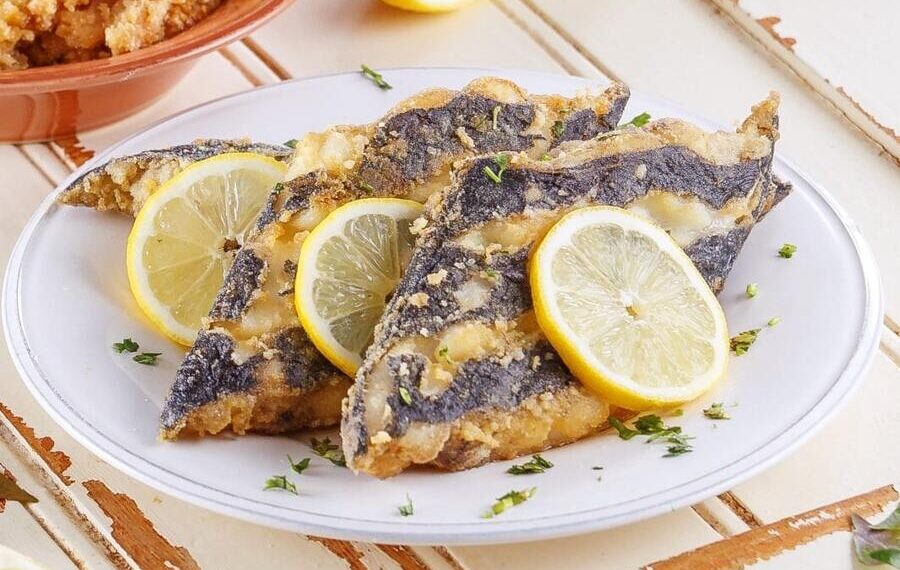 Peixe espada frito à portuguesa