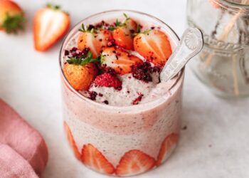 Pudim de chia com morango