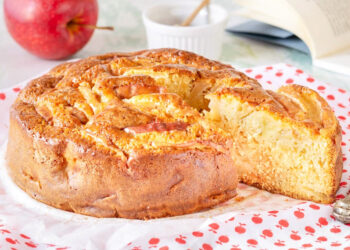 Bolo de mel com maçã