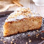 Bolo de nozes e canela
