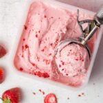 Gelado de iogurte e morango
