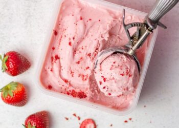 Gelado de iogurte e morango