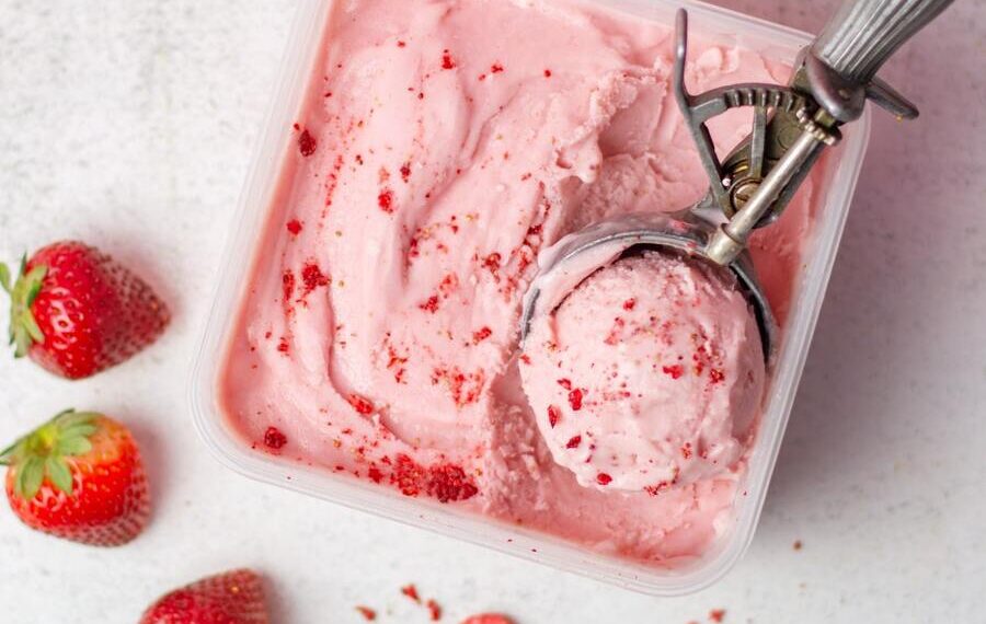 Gelado de iogurte e morango