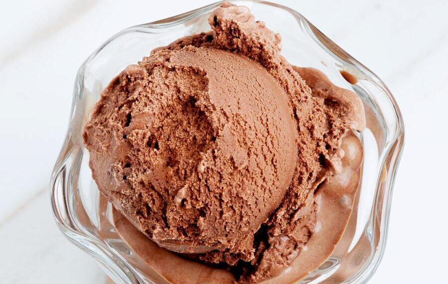 Gelado de natas e chocolate