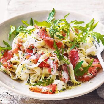 Salada de salmão com massa