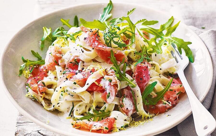 Salada de salmão com massa