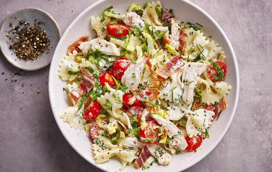 Salada de frango com massa