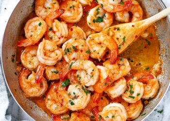 Camarão com alho e alecrim