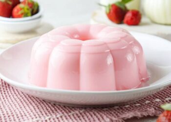 Pudim de morango fácil e delicioso