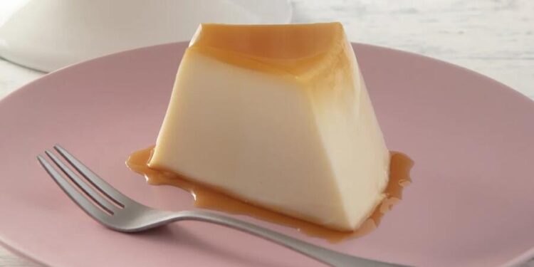 Pudim com gelatina e leite condensado