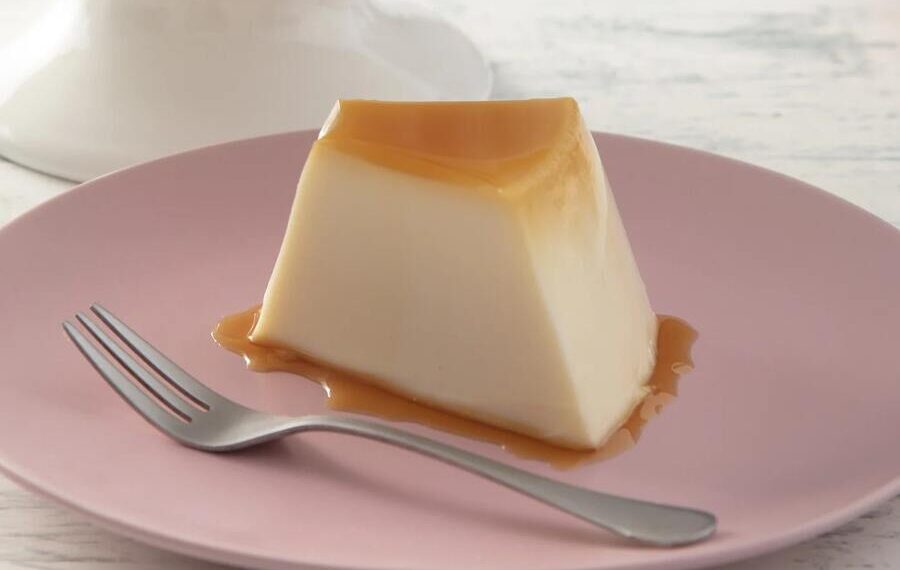 Pudim com gelatina e leite condensado