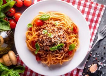 Massa com carne picada à portuguesa