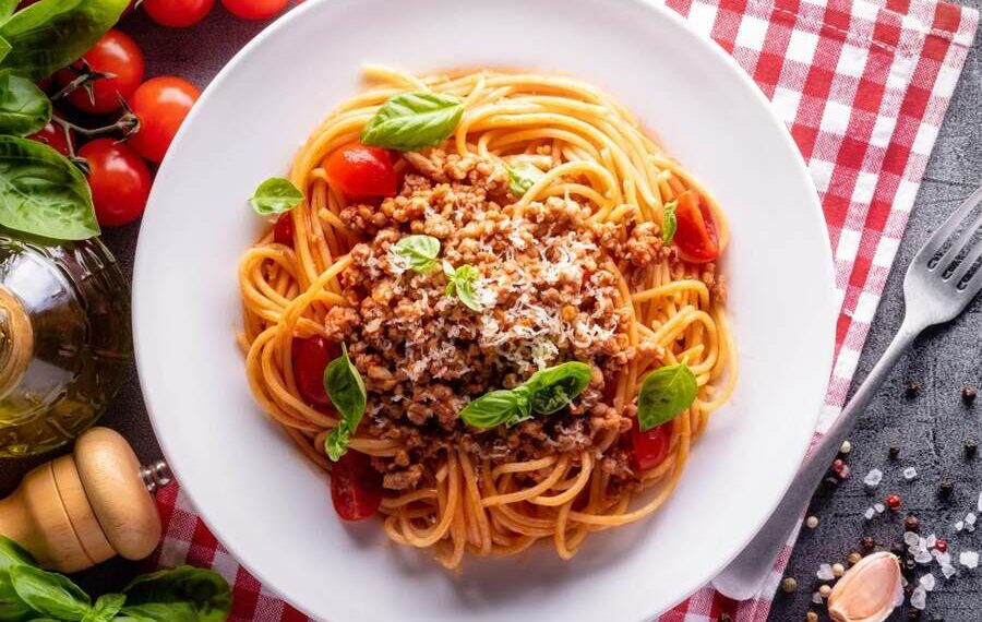 Massa com carne picada à portuguesa
