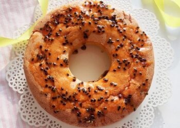 Bolo de maracujá húmido e fofinho