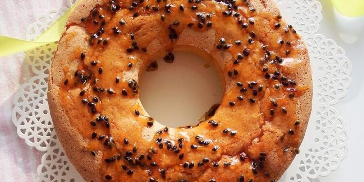 Bolo de maracujá húmido e fofinho