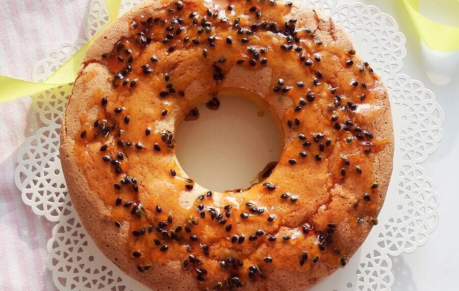 Bolo de maracujá húmido e fofinho
