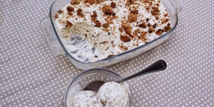 Gelado de bolacha com leite condensado