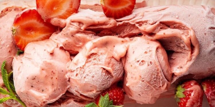 Gelado de morango e coco