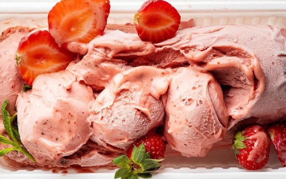 Gelado de morango e coco