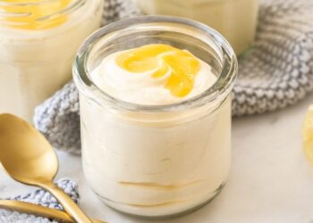 Mousse de iogurte com limão