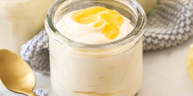 Mousse de iogurte com limão